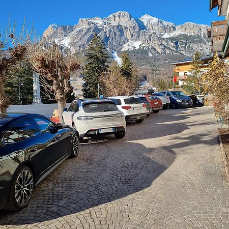 Hotel Meuble Oasi Cortina d'Ampezzo Exterior foto