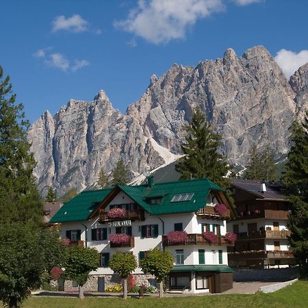 Hotel Meuble Oasi Cortina d'Ampezzo Exterior foto