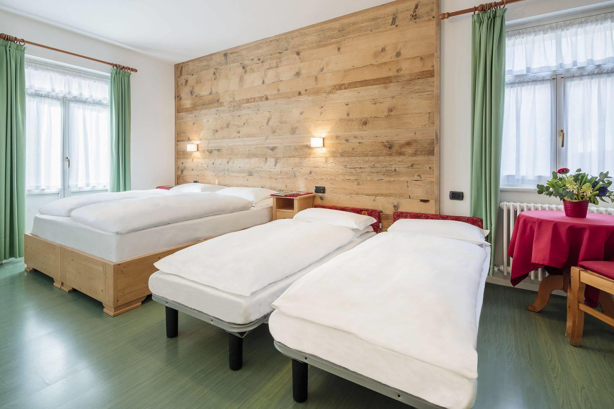 Hotel Meuble Oasi Cortina d'Ampezzo Exterior foto