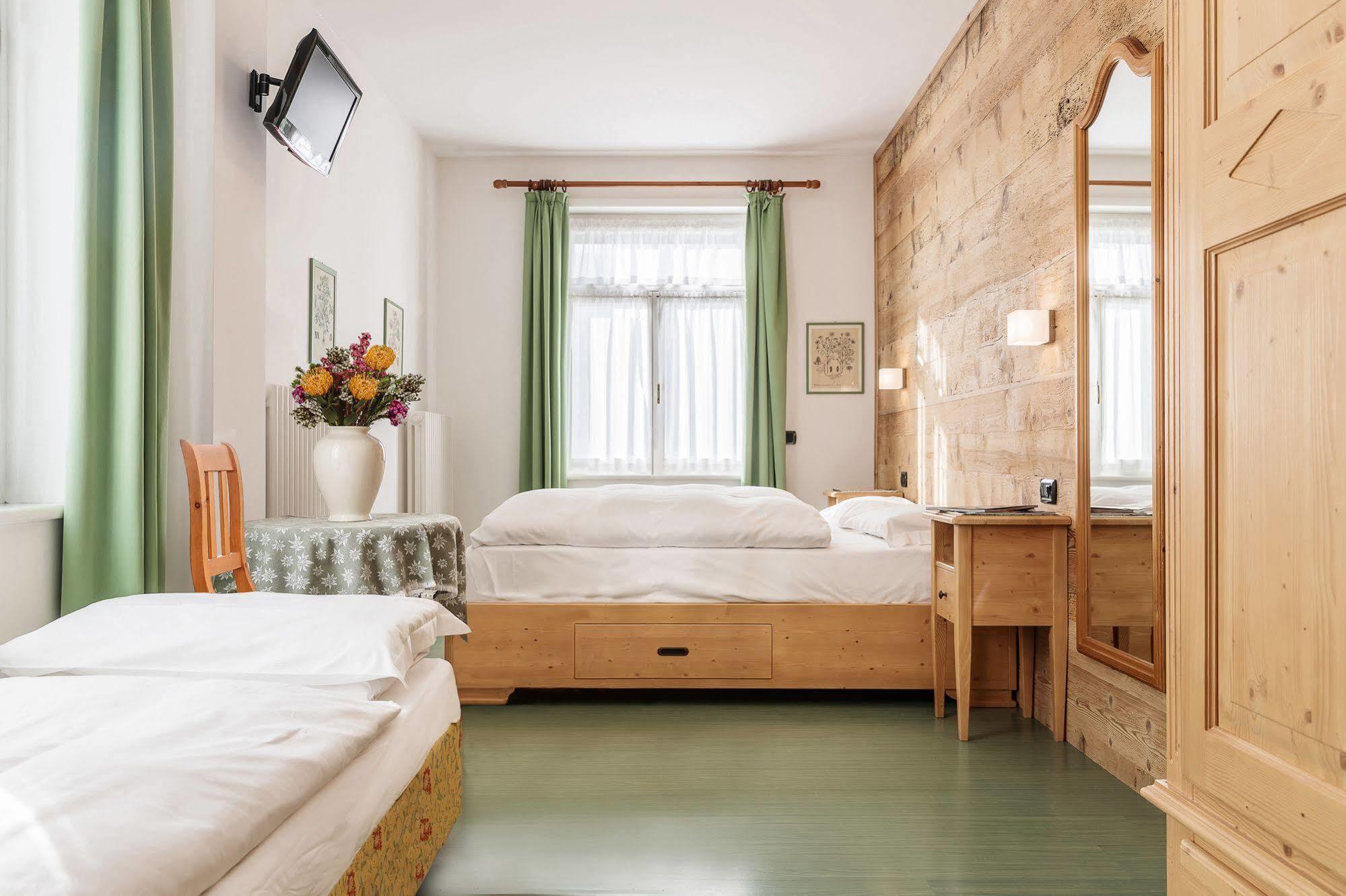 Hotel Meuble Oasi Cortina d'Ampezzo Exterior foto