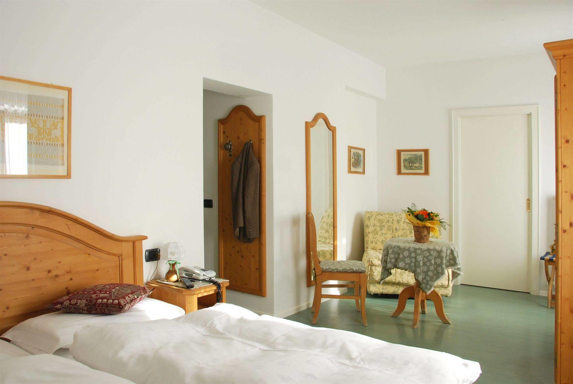 Hotel Meuble Oasi Cortina d'Ampezzo Exterior foto